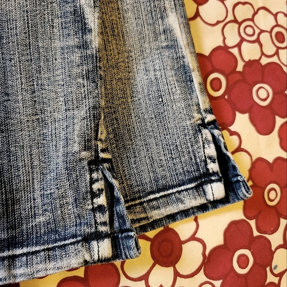 {Crest} Capri Jeans Stretch Distressed, Size 23/24 - Picture 5 of 14